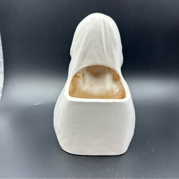 Porcelain Praying Blessed Mother Planter - Picture 6 of 12